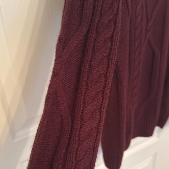 Burgundy / Wine Cable-Knit Cold-Shoulder Sweater - Picture 5 of 10